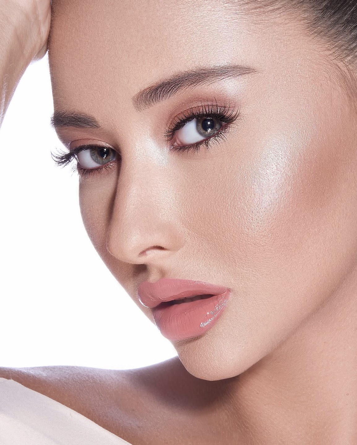 A close-up of rose eyeshadow, separated lashes, luminous skin and glossy pink lips.